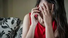 Números desconhecidos ligam e ficam em silêncio: qual é o «esquema» e o que acontece se atender?