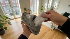 O mau cheiro dos sapatos desaparecerá de uma vez por todas: um método simples e eficaz com uma meia