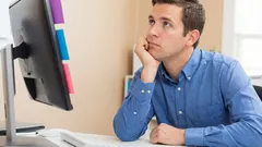 Está sempre a apoiar o queixo na mão? Os psicólogos explicam o que isso diz sobre a personalidade