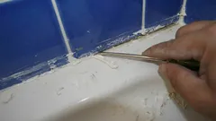 As juntas dos azulejos ficam brancas como a neve em 30 minutos: método rápido para as branquear