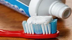 A pasta de dentes comum limpou o que nenhum detergente conseguiu: fica a sugestão