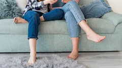 As pessoas que se sentam com uma perna debaixo do corpo têm estes 11 traços especiais