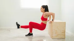 Barriga lisa sem tapete nem ginásio: estes 2 movimentos vão pôr os abdominais a trabalhar