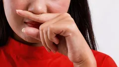 Psicólogos: o que significa quando uma pessoa toca no nariz durante uma conversa?