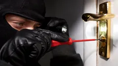 Os ladrões reparam neste detalhe nas portas e, com base nele, escolhem o apartamento a assaltar